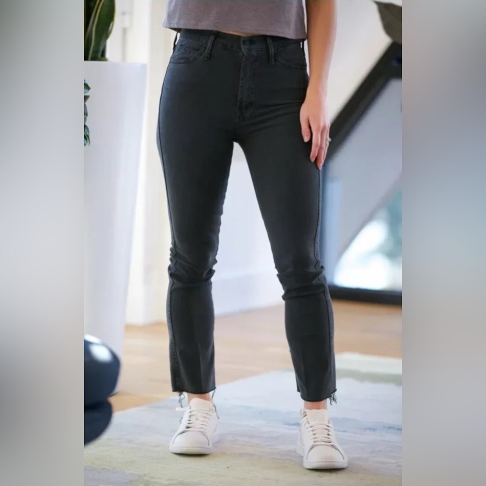 NWT Mother High Waisted Rascal Ankle Fray Jeans in Chalk Faded Black Sz 27